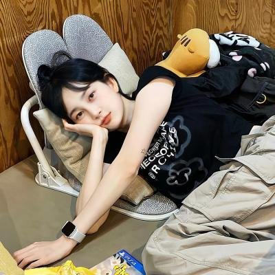 单车上的少女